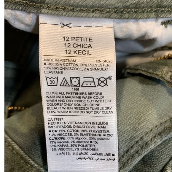 NWT Mid-Rise Floral-Camo Print Rockstar Super Skinny Jeans Women size 12… - Picture 12 of 14